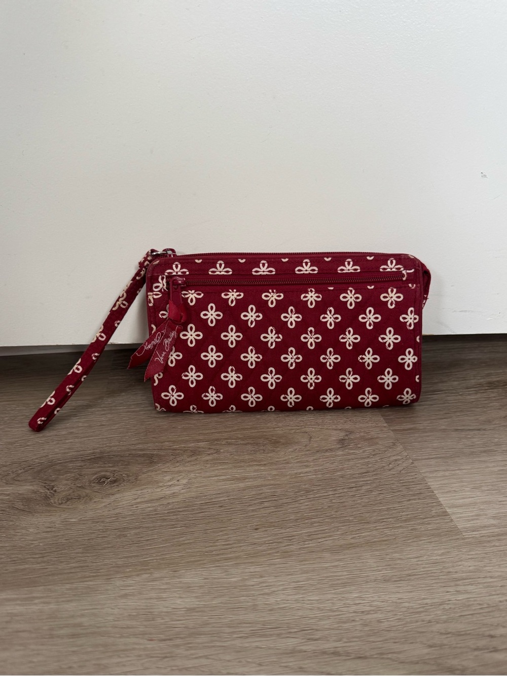 Vera Bradley Red White Quilted Wristlet Zip Wallet Clutch Purse